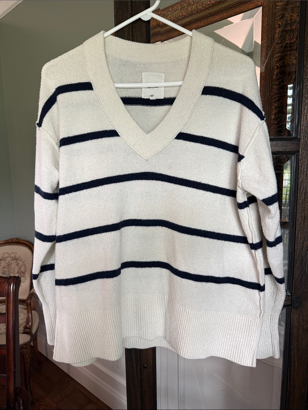 Aerie Size XXS Cream V-Neck Sweater with Navy Stripes - Classic Women's Knit